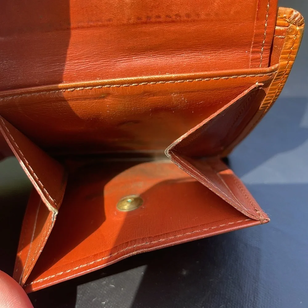 🍂Men’s bifold epi Louis Vuitton wallet - Picture 5 of 10